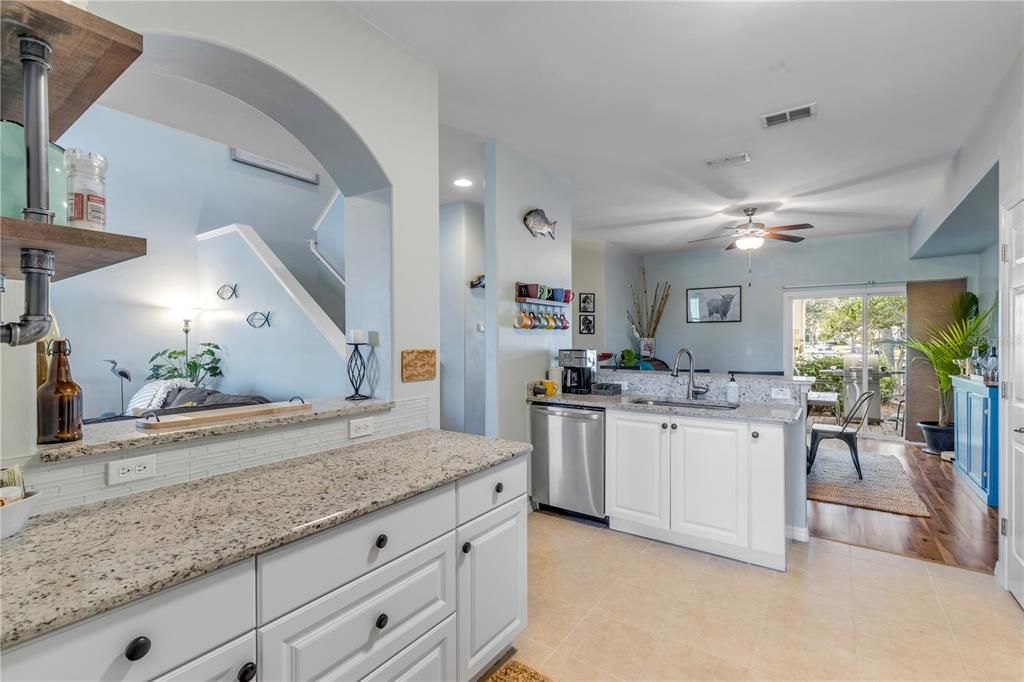 На продажу: $315,000 (2 спален, 2 ванн, 1837 Квадратных фут)