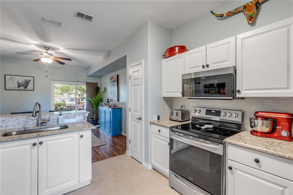 На продажу: $315,000 (2 спален, 2 ванн, 1837 Квадратных фут)