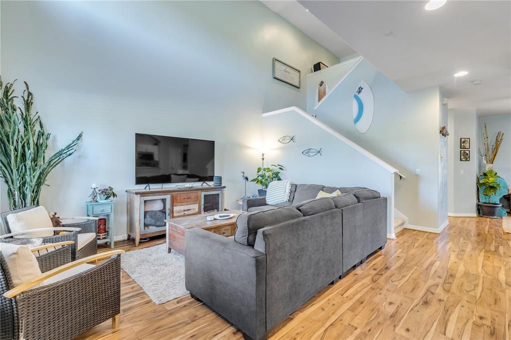 На продажу: $315,000 (2 спален, 2 ванн, 1837 Квадратных фут)