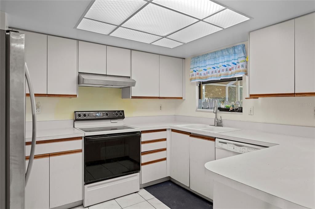 For Sale: $345,000 (3 beds, 2 baths, 1114 Square Feet)