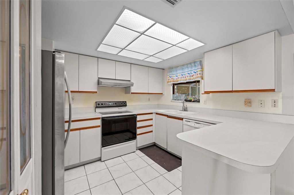 For Sale: $345,000 (3 beds, 2 baths, 1114 Square Feet)