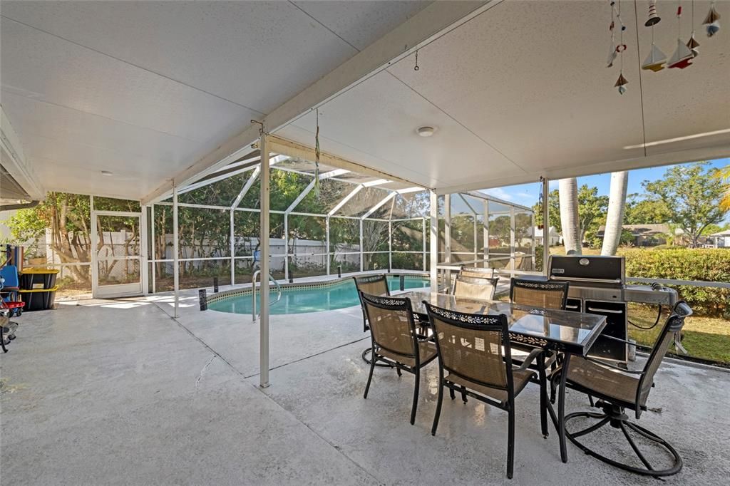 For Sale: $345,000 (3 beds, 2 baths, 1114 Square Feet)