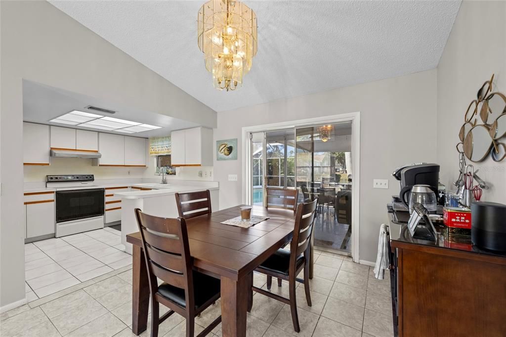 For Sale: $345,000 (3 beds, 2 baths, 1114 Square Feet)