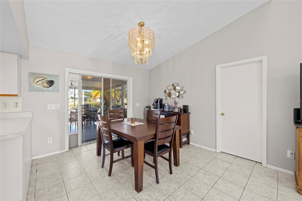 For Sale: $345,000 (3 beds, 2 baths, 1114 Square Feet)