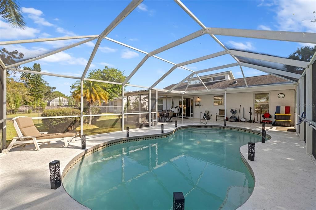 For Sale: $345,000 (3 beds, 2 baths, 1114 Square Feet)