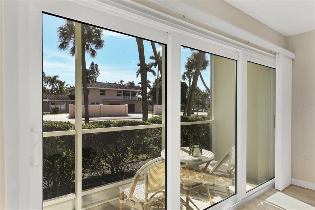 For Rent: $6,500 (2 beds, 2 baths, 1034 Square Feet)