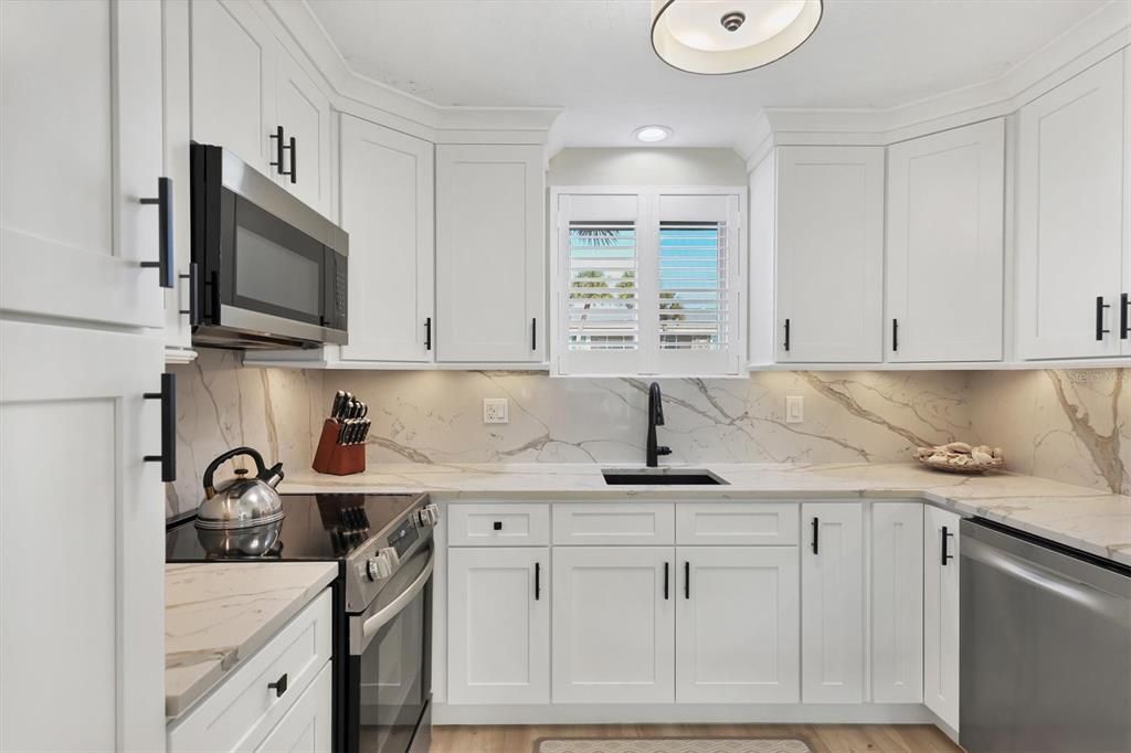 For Rent: $6,500 (2 beds, 2 baths, 1034 Square Feet)