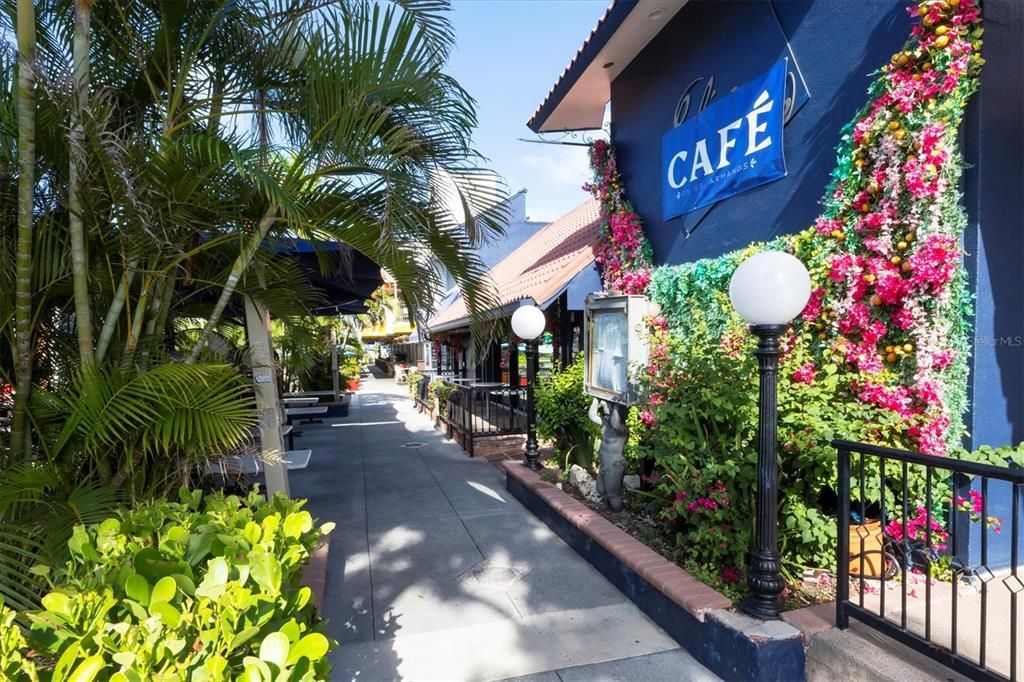 For Rent: $6,500 (2 beds, 2 baths, 1034 Square Feet)