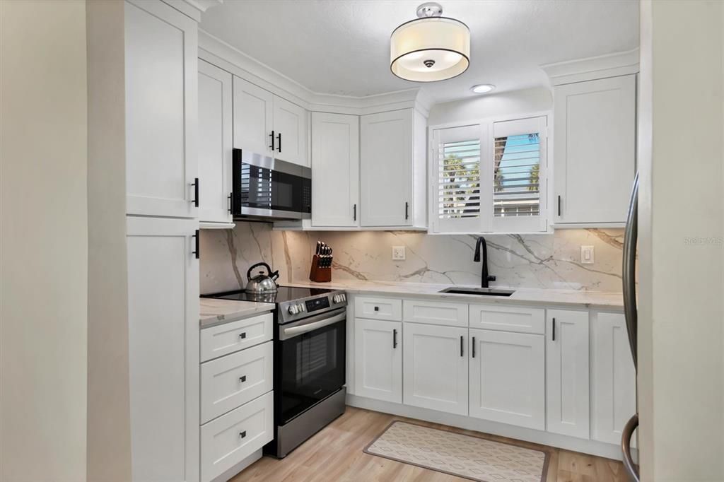 For Rent: $6,500 (2 beds, 2 baths, 1034 Square Feet)