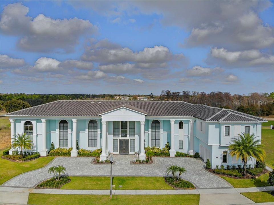 待售: $595,000 (0.33 acres)