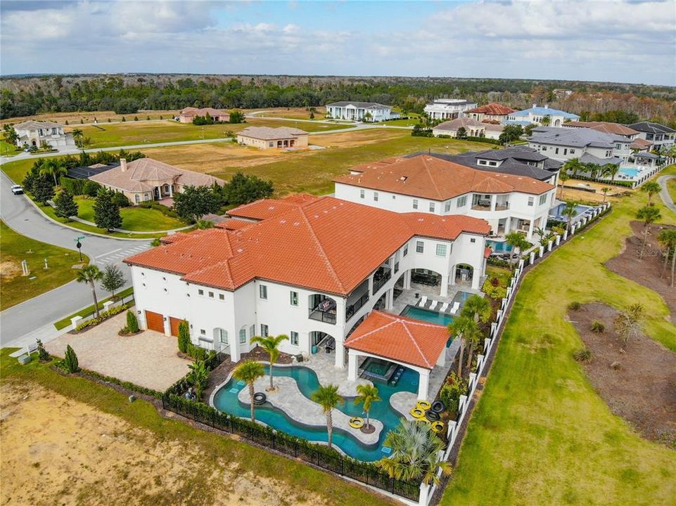 待售: $595,000 (0.33 acres)