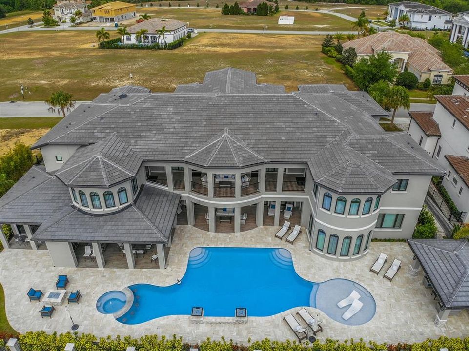 待售: $595,000 (0.33 acres)