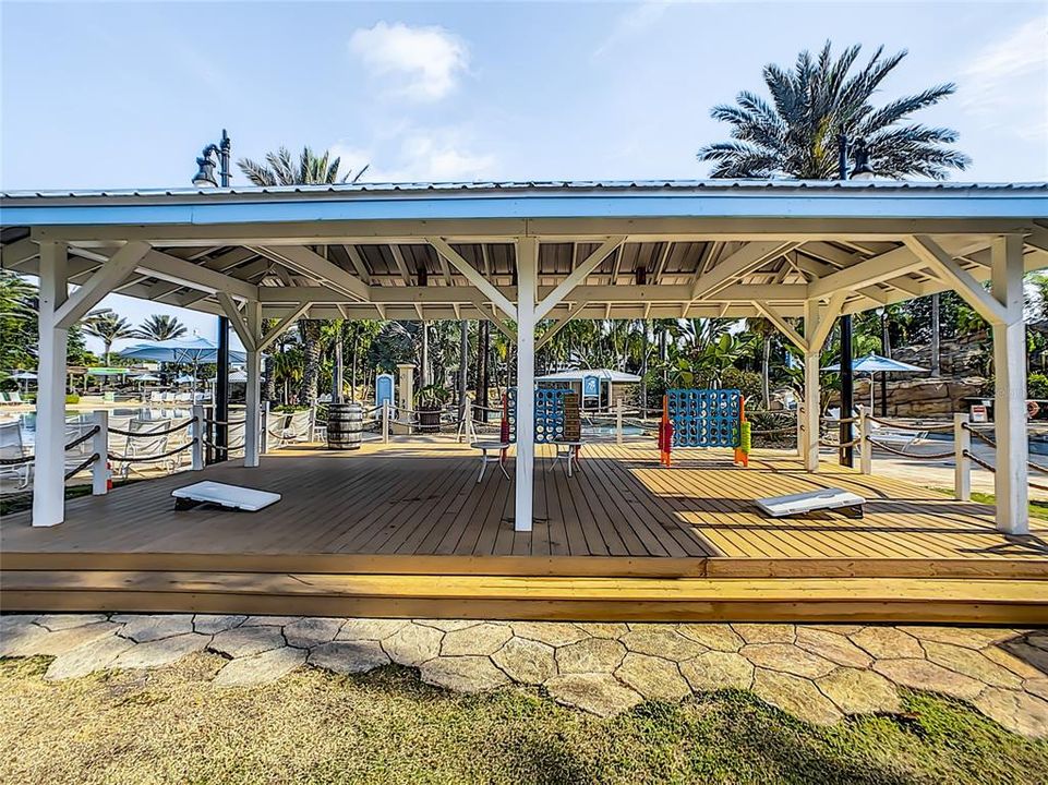 待售: $595,000 (0.33 acres)