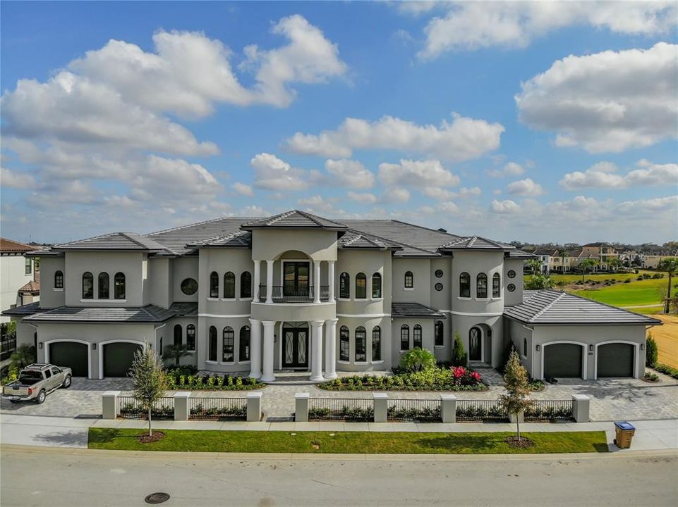 待售: $595,000 (0.33 acres)