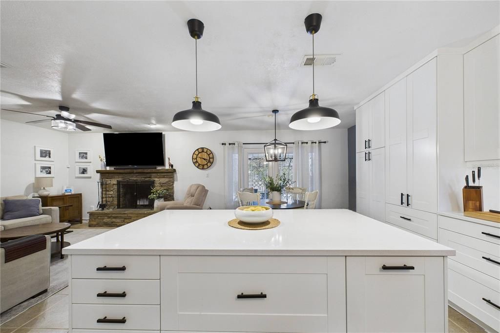 For Sale: $450,000 (3 beds, 2 baths, 1657 Square Feet)