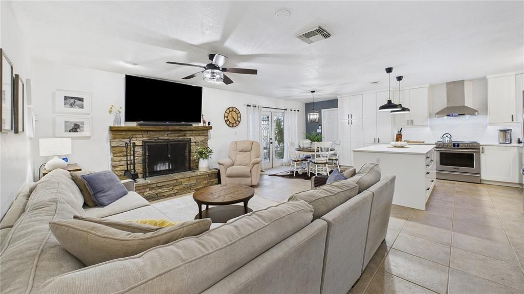 For Sale: $450,000 (3 beds, 2 baths, 1657 Square Feet)