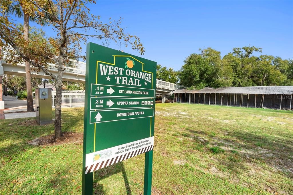 待售: $425,000 (0.32 acres)