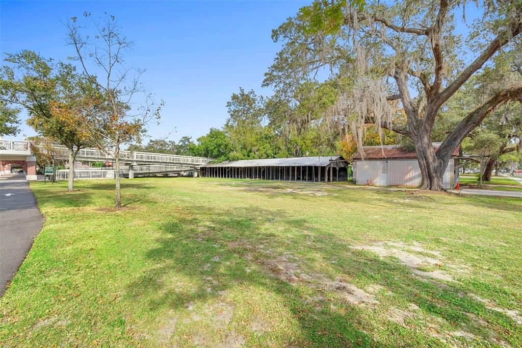 待售: $425,000 (0.32 acres)