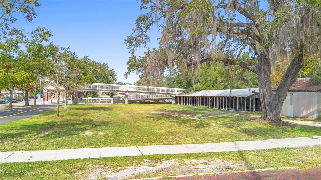 待售: $425,000 (0.32 acres)