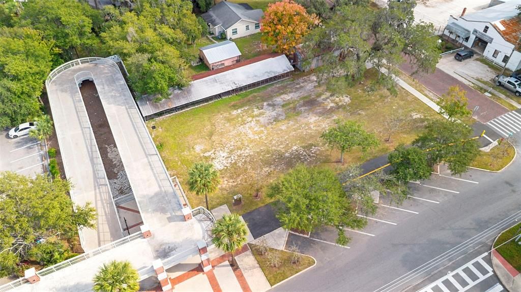 待售: $425,000 (0.32 acres)