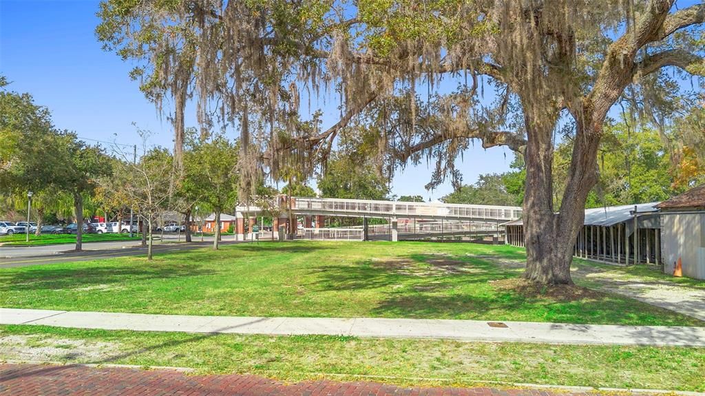 待售: $425,000 (0.32 acres)