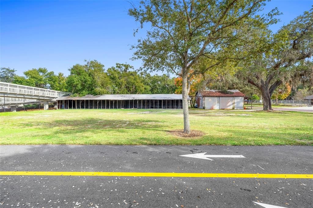 待售: $425,000 (0.32 acres)