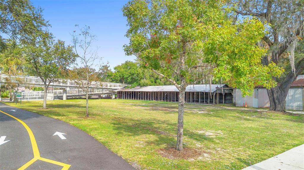 待售: $425,000 (0.32 acres)