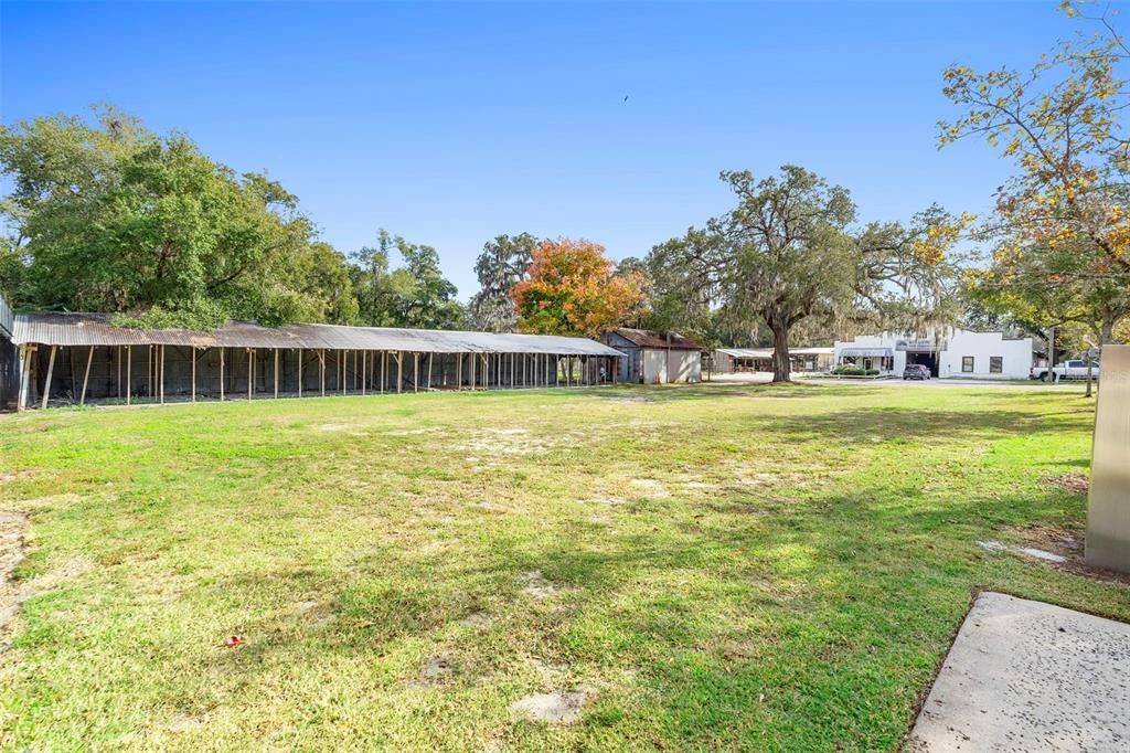 待售: $425,000 (0.32 acres)