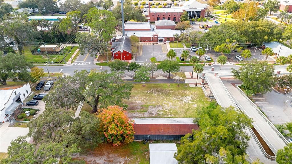 待售: $425,000 (0.32 acres)