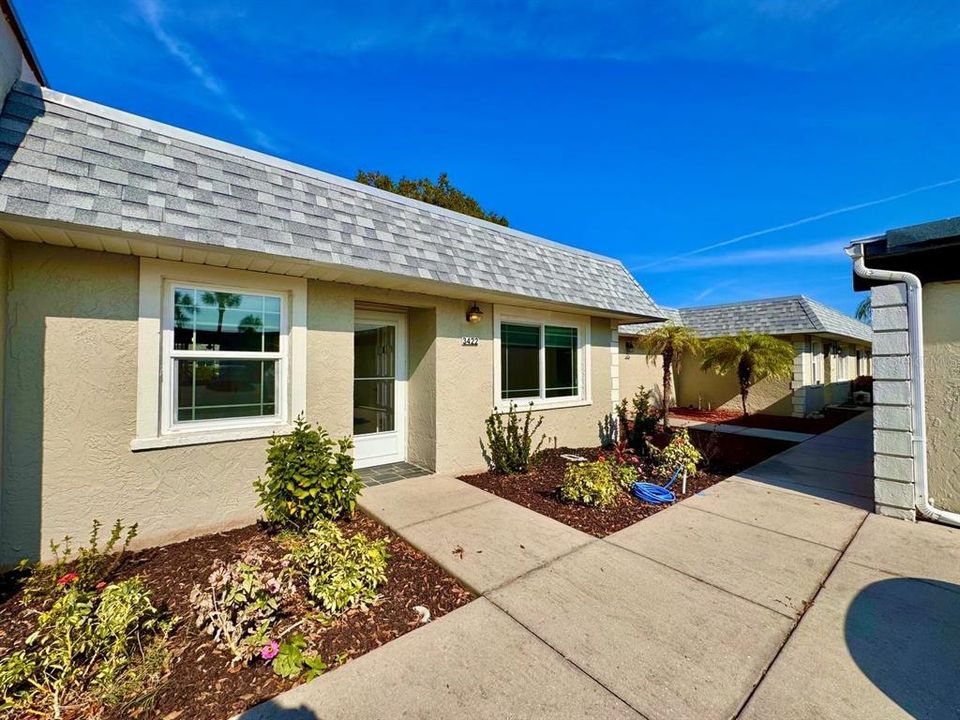 For Rent: $1,500 (2 beds, 1 baths, 827 Square Feet)