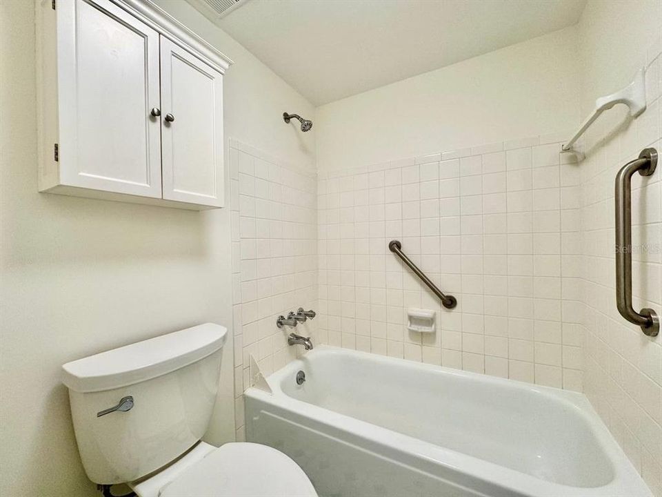 For Rent: $1,500 (2 beds, 1 baths, 827 Square Feet)