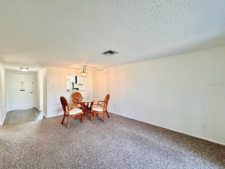 For Rent: $1,500 (2 beds, 1 baths, 827 Square Feet)