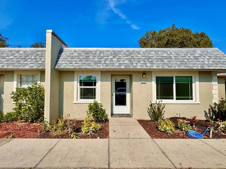 For Rent: $1,500 (2 beds, 1 baths, 827 Square Feet)