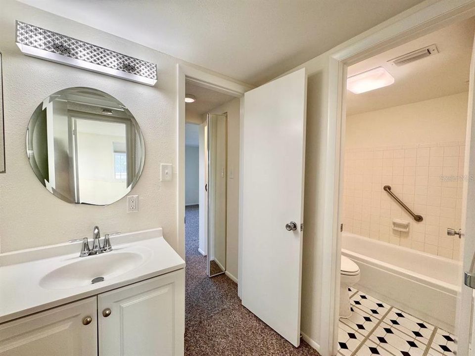 For Rent: $1,500 (2 beds, 1 baths, 827 Square Feet)