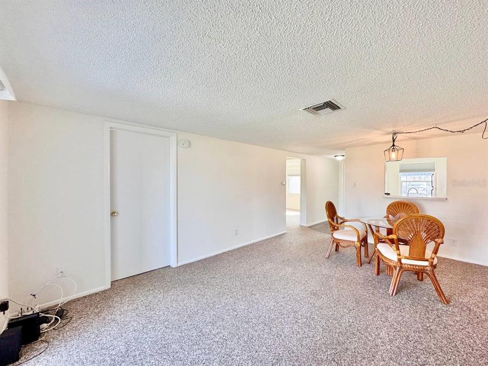 For Rent: $1,500 (2 beds, 1 baths, 827 Square Feet)