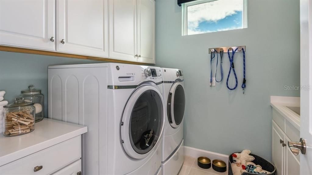 For Sale: $664,849 (3 beds, 2 baths, 1925 Square Feet)