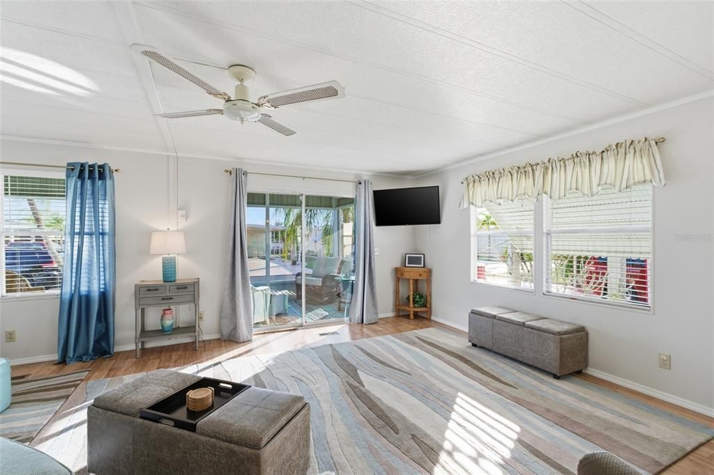 En Venta: $154,500 (2 camas, 2 baños, 1152 Pies cuadrados)