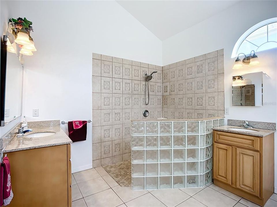 For Sale: $839,900 (3 beds, 2 baths, 2048 Square Feet)