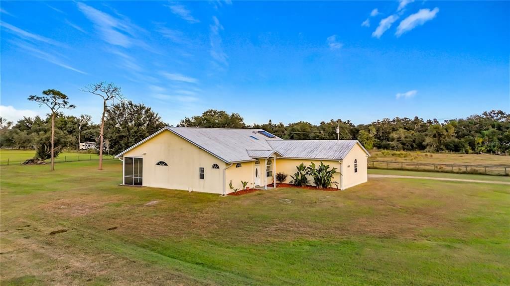 For Sale: $839,900 (3 beds, 2 baths, 2048 Square Feet)