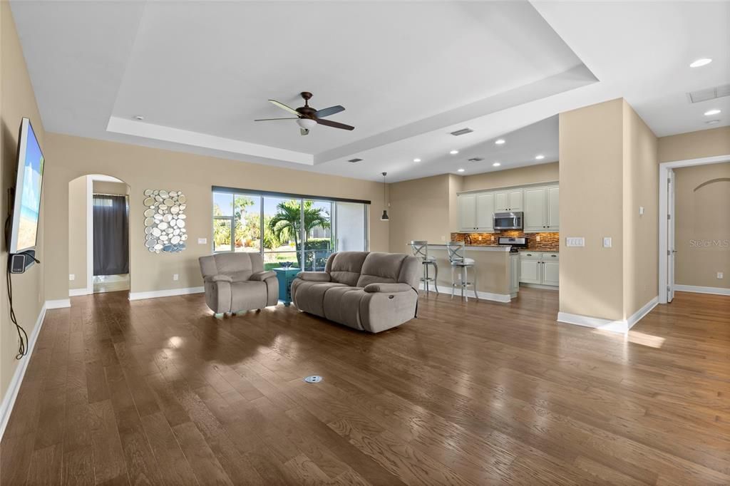 На продажу: $699,999 (4 спален, 4 ванн, 2934 Квадратных фут)