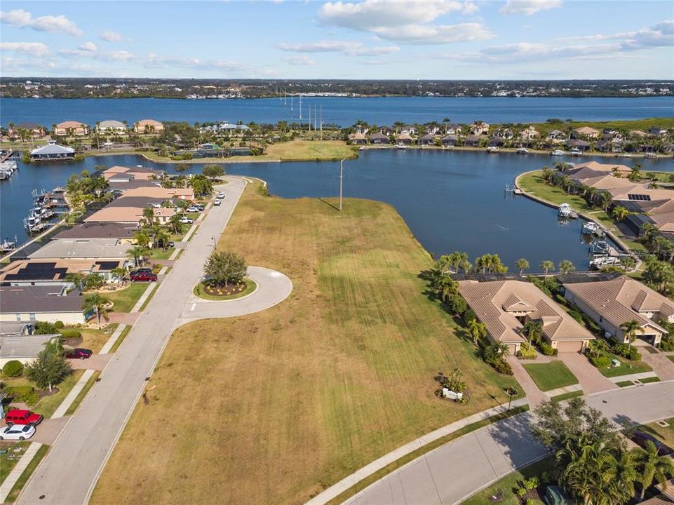 На продажу: $699,999 (4 спален, 4 ванн, 2934 Квадратных фут)