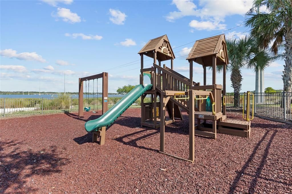 На продажу: $699,999 (4 спален, 4 ванн, 2934 Квадратных фут)