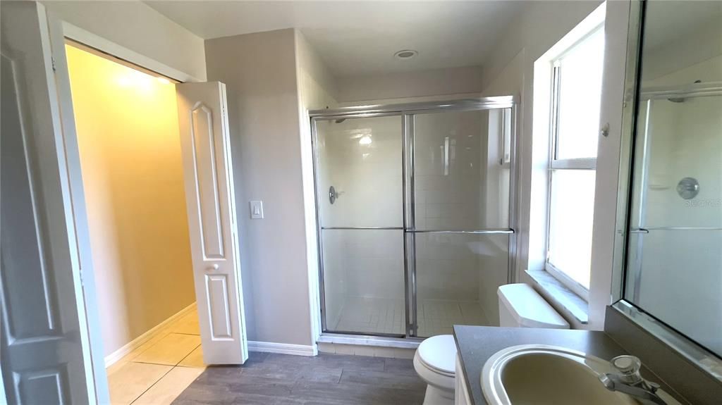 For Rent: $2,400 (4 beds, 2 baths, 2164 Square Feet)