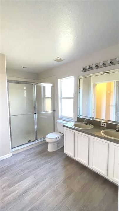 For Rent: $2,400 (4 beds, 2 baths, 2164 Square Feet)