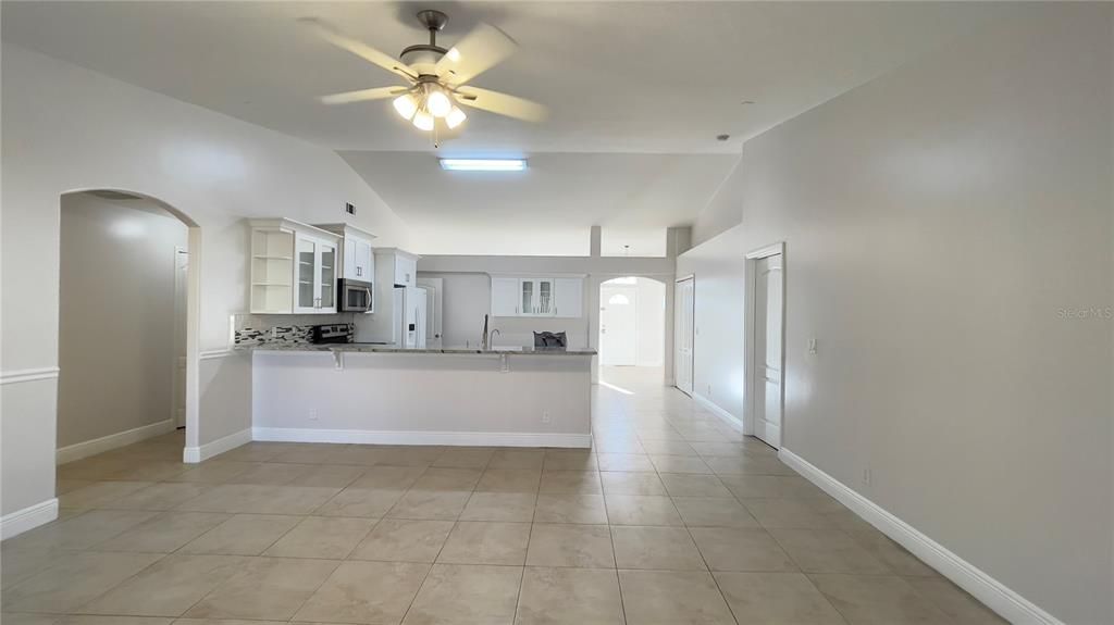 For Rent: $2,400 (4 beds, 2 baths, 2164 Square Feet)