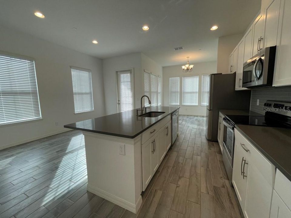 For Rent: $2,600 (3 beds, 4 baths, 1992 Square Feet)