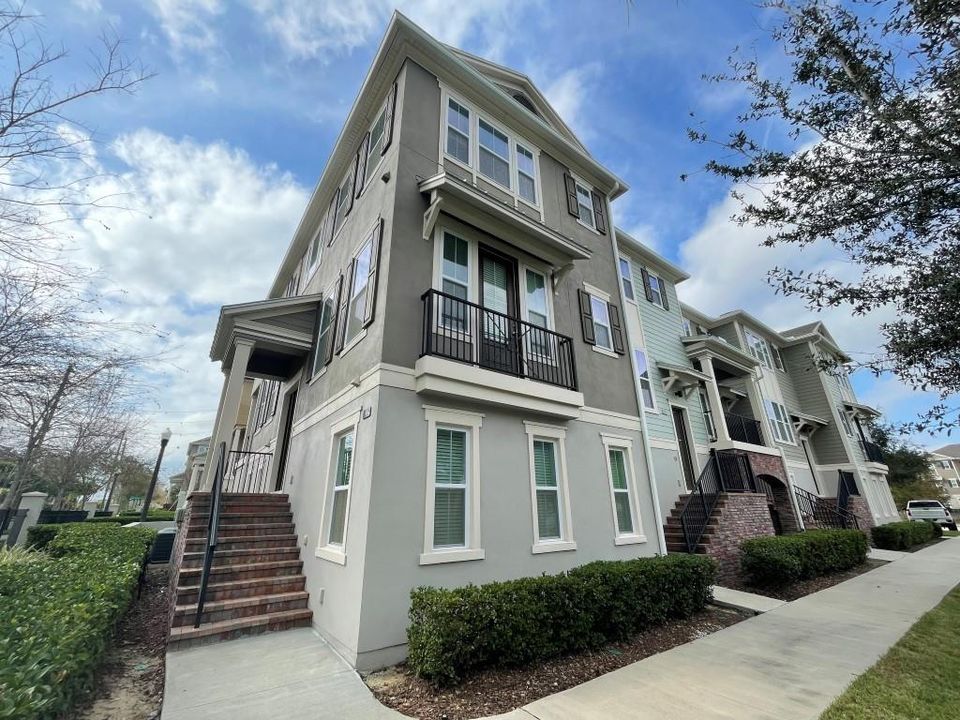 For Rent: $2,600 (3 beds, 4 baths, 1992 Square Feet)