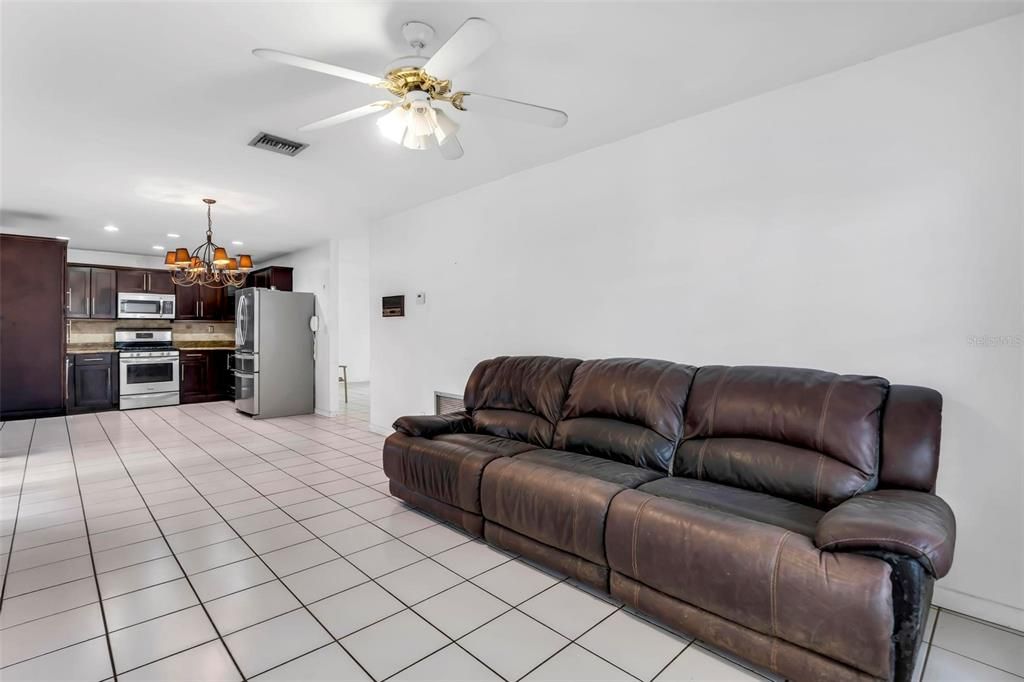 En Venta: $625,000 (3 camas, 2 baños, 1419 Pies cuadrados)