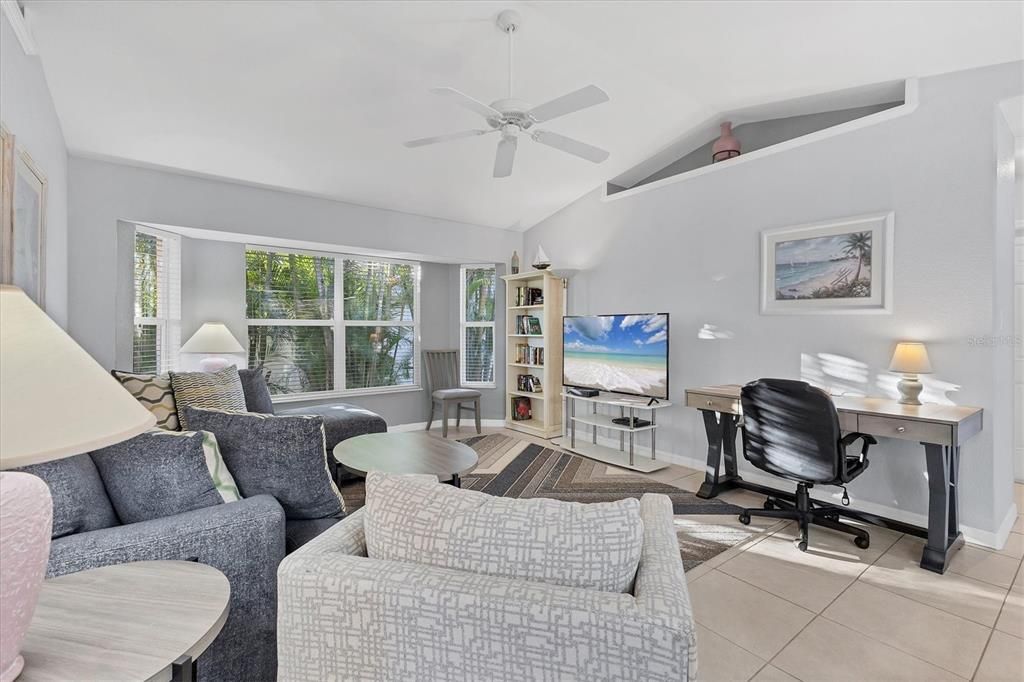 На продажу: $419,000 (3 спален, 2 ванн, 2050 Квадратных фут)