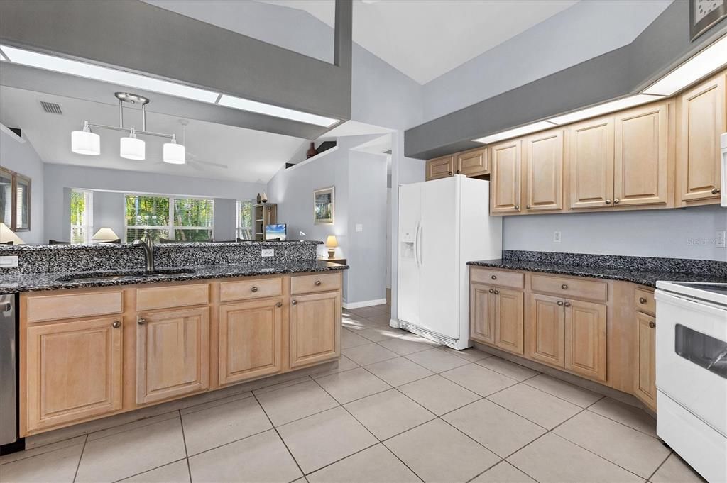 На продажу: $419,000 (3 спален, 2 ванн, 2050 Квадратных фут)